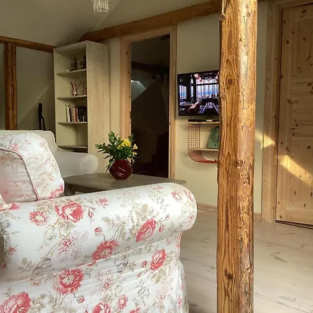 Apartment Hygge - Bright Cottage-style With Terrace & Free Weekend Parking