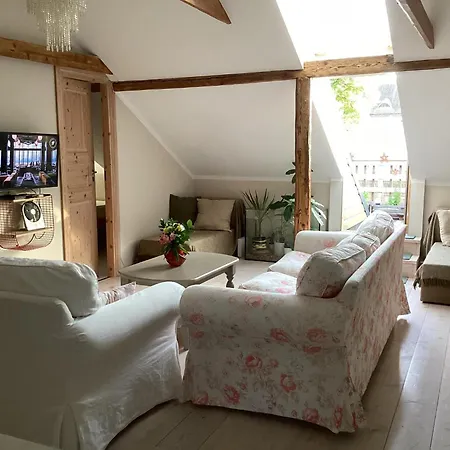 Hygge Home With Terrace - Cottage-Style Apartment With Free Parking Friday 7 Pm - Monday 8 Am *
