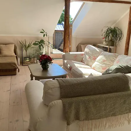 Hygge Home With Terrace - Cottage-Style Apartment With Free Parking Friday 7 Pm - Monday 8 Am