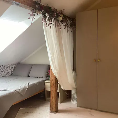 Hygge Home With Terrace - Cottage-Style Apartment With Free Parking Friday 7 Pm - Monday 8 Am *