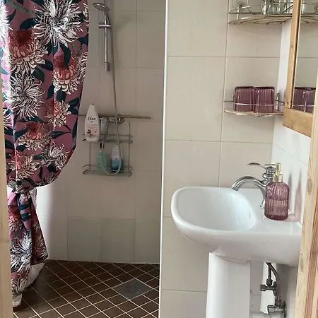 Hygge - Bright Cottage-style With Terrace & Free Weekend Parking