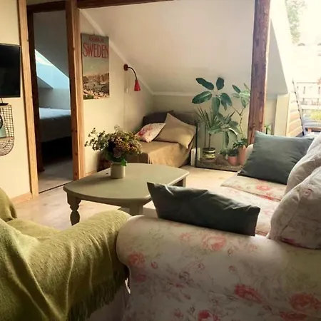 Hygge - Bright Cottage-style With Terrace & Free Weekend Parking *