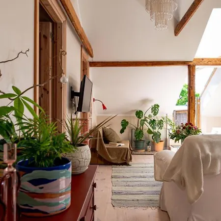 Hygge - Bright Cottage-style With Terrace & Free Weekend Parking