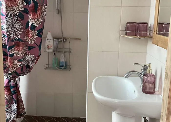 Hygge - Bright Cottage-style With Terrace & Free Weekend Parking