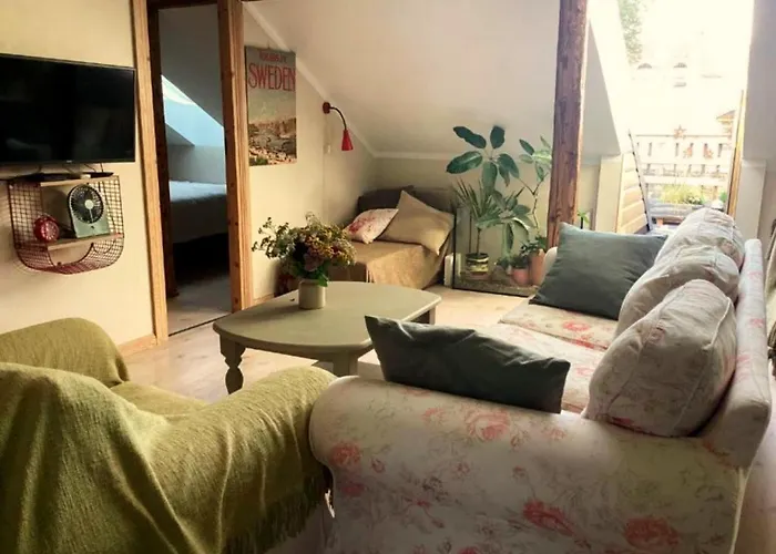 Hygge - Bright Cottage-style With Terrace & Free Weekend Parking *